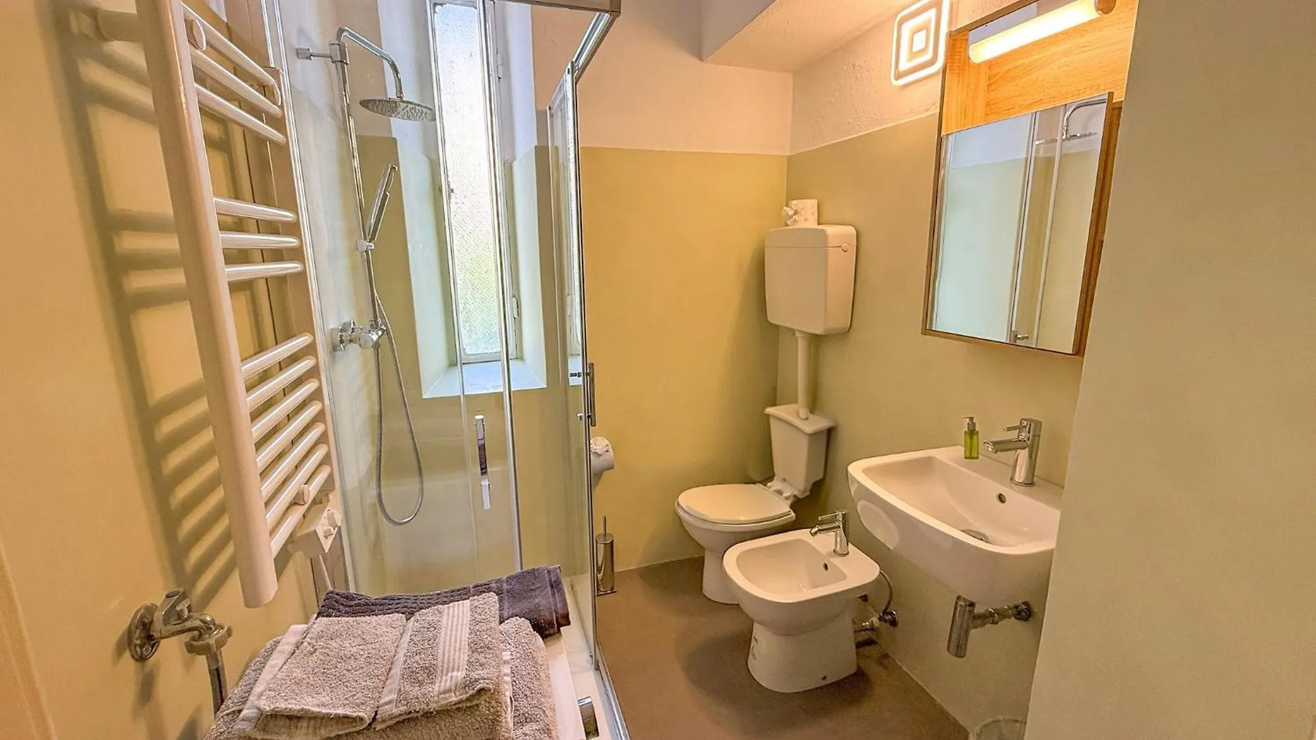 アパート San Giusto I Villen-Ferienwohnung メナッジョ